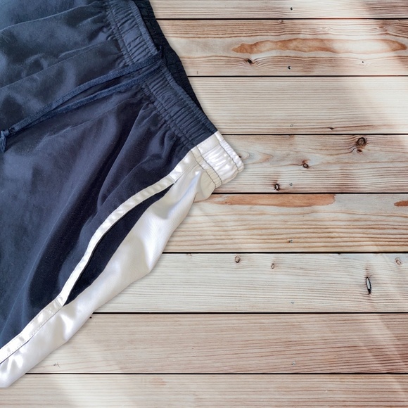 Nike Capri spring /summer pants - Picture 2 of 4